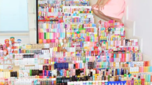 אוסף השפתונים בגדול בעולם (צילום: Guinness World Records)