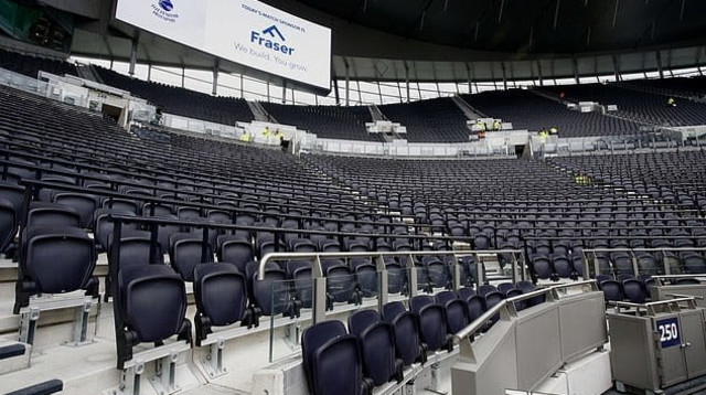 יציע עמידה באצטדיון של טוטנהאם (צילום: GettyImages)