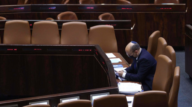 נפתלי בנט במליאה (צילום: מרק ישראל סלם)