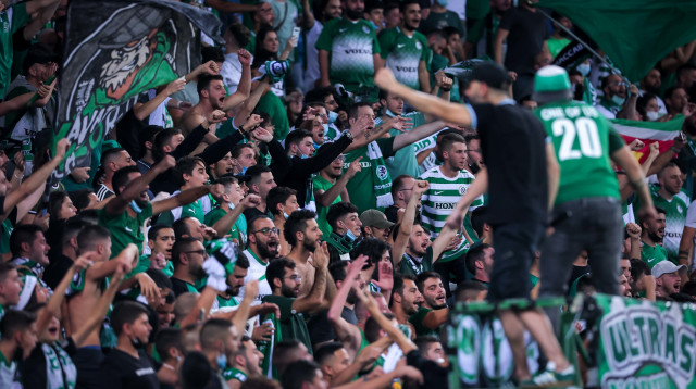 הקהל בסמי עופר זכה להצגה נהדרת (צילום: מאור אלקסלסי)