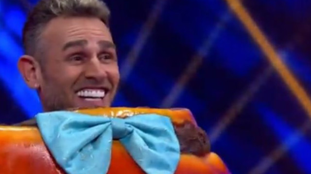 מושיק עפיה, הזמר במסכה (צילום: קשת 12)