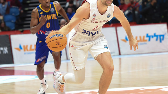 הכניס הרבה אנרגיות בפתיחת הרבע השלישי. וורקמן (צילום: ברני ארדוב)