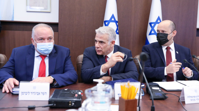 נפתלי בנט, יאיר לפיד, אביגדור ליברמן (צילום: מרק ישראל סלם)