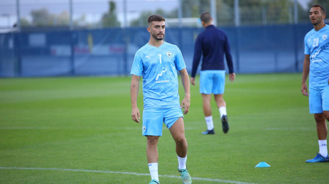 עוז בילו, שחקן הנבחרת הצעירה של ישראל (צילום: אתר רשמי, ההתאחדות לכדורגל)