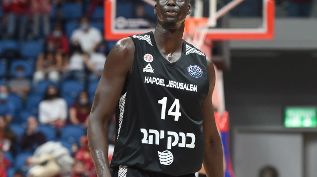 ת'ון מייקר שחקן הפועל ירושלים (צילום: ברני ארדוב)