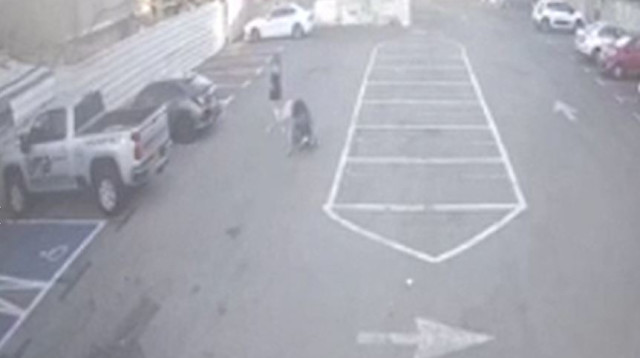 תיעוד תקיפת נהג המונית בתל אביב (צילום: צילום מסך דוברות המשטרה)