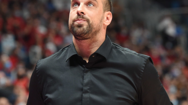 יותם הלפרין מאמן הפועל ירושלים (צילום: ברני ארדוב)