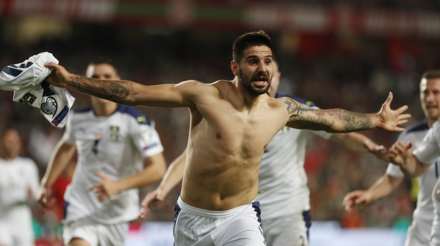 מהפך מטורף בתוספת הזמן וכרטיס למונדיאל. אלכסנדר מיטרוביץ' (צילום: רויטרס)