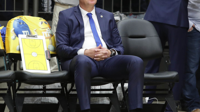 מאמן מכבי תל אביב נבן ספאחיה (צילום: דני מרון)