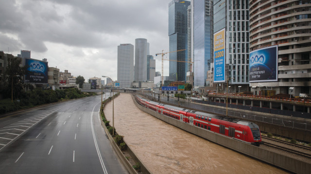 הצפות בכביש אילון, 2018 (צילום: מרים אלסטר, פלאש 90)