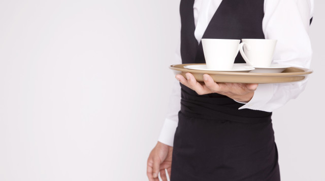 מלצר (אילוסטרציה) (צילום: אינגאימג')