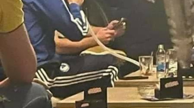 שחקן נבחרת בוסניה מיראלם פיאניץ' מעשן נרגילה (צילום: צילום מסך, צילום מסך)