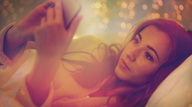 להתכתב במיטה (אילוסטרציה) (צילום: אינגאימג')