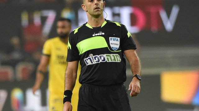 רועי ריינשרייבר שופט כדורגל ישראלי (צילום: ברני ארדוב)