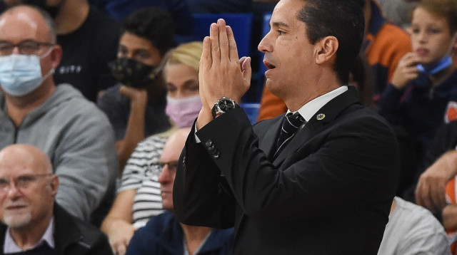 מאמן מכבי תל אביב יאניס ספרופולוס (צילום: ברני ארדוב)