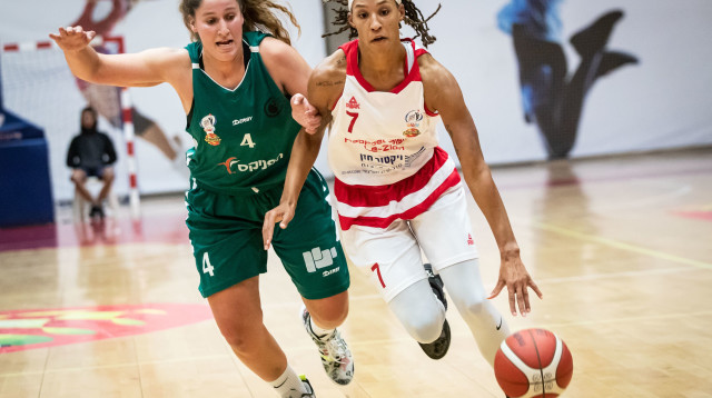 ג'ני סימס. חגגה עם 24 נקודות באחוזים נפלאים (צילום: אתר רשמי, באדיבות מנהלת ליגת העל לנשים בכדורסל)