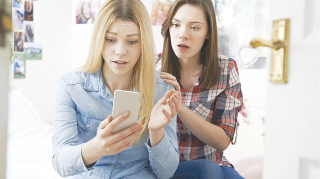 גולשים ברשת (צילום: אינג אימג')