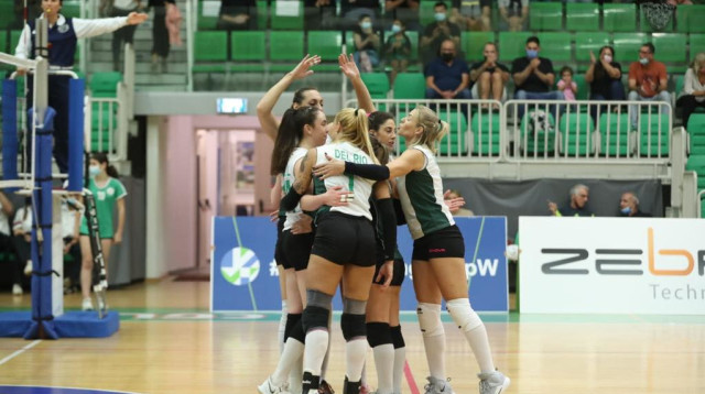 שחקניות הפועל כפר סבא בכדורעף (צילום: אתר רשמי, אתר איגוד הכדורעף)