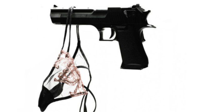 ירתה לעצמה בנרתיק (צילום: Getty images)