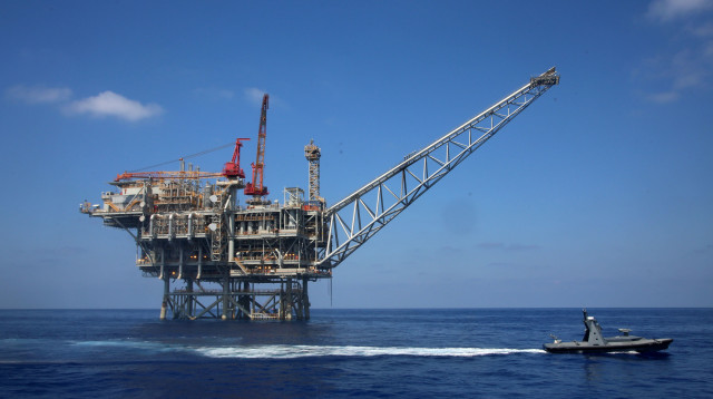 אסדת גז (צילום: מרק ישראל סלם)