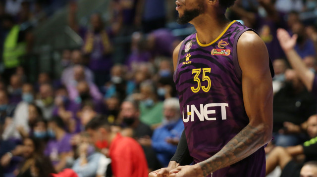 שחקן הפועל חולון מארק אוגדן (צילום: אודי ציטיאט)