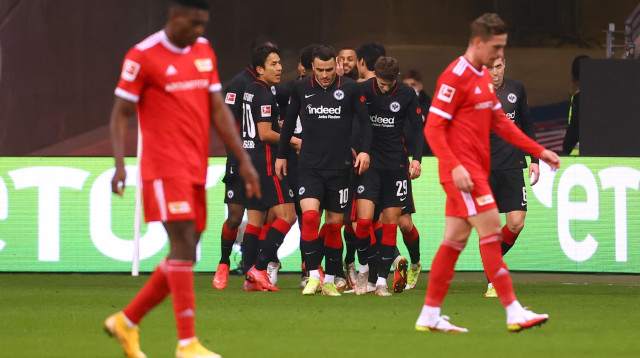 שחקני איינטרכט פרנקפורט חוגגים שער נגד אוניון ברלין (צילום: רויטרס)