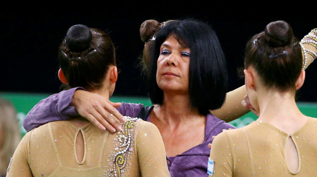 המאמנת אירה ויגדורצ'יק עם בנות נבחרת ההתעמלות האומנותית, ריו 2016 (צילום: רויטרס)