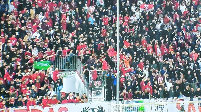 דגל חמאס ביציע של סכנין (צילום: צילום מסך, .)