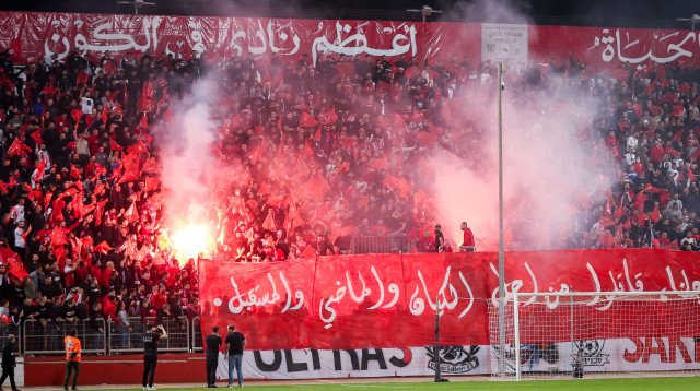 אוהדי בני סכנין במשחק מול בית"ר ירושלים (צילום: מאור אלקסלסי)