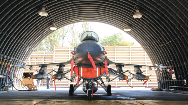 מטוס קרב (צילום: עופר צידון, פלאש 90)