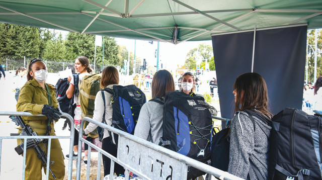 השער לגיהנום (צילום: פלאש 90)