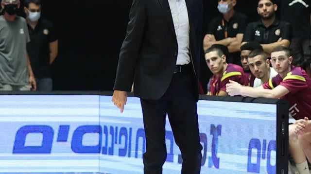 מאמן הפועל חולון מאוריסיו בוסקאליה (צילום: דני מרון)