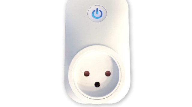 מתאם שקע חכם (צילום: יח"צ פתיה - FETAYA)