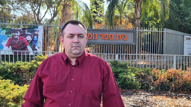 רומן זדורוב בביה"ס בו נרצחה תאיר ראדה (צילום: אלי אשכנזי, וואלה!)