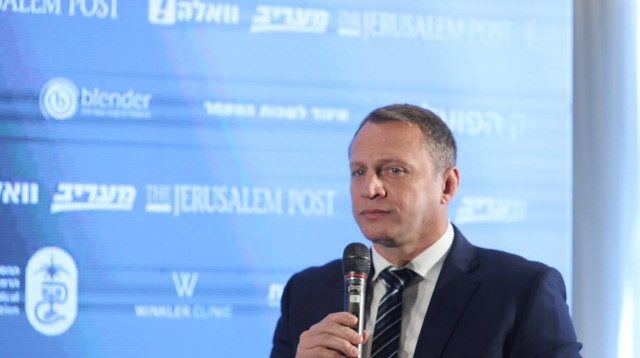 יואל רזבוזוב בפסגת העסקים של קבוצת הג'רוזלם פוסט (צילום: מרק ישראל סלם)