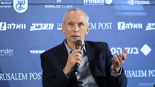 עמר בר לב בוועידת העסקים של ג'רוזלם פוסט (צילום: מארק ישראל סלם)