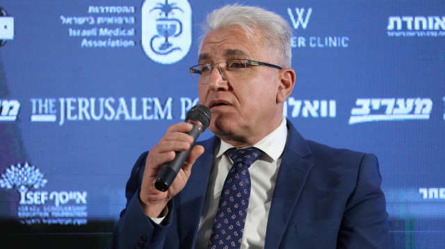 פרופ' סלמן זרקא בפסגת העסקים של מעריב ו-וואלה (צילום: מרק ישראל סלם)