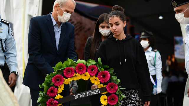 בר לב בטקס הזיכרון לאסון הכרמל (צילום: דוברות שב"ס)