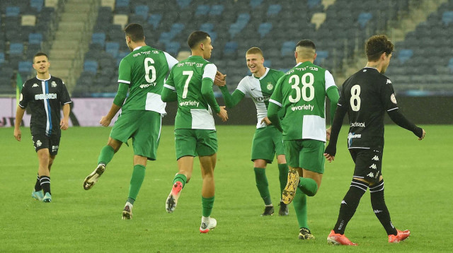 קבוצת הנוער של מכבי חיפה מול דפורטיבו לה קורוניה (צילום: אתר רשמי, אתר מכבי חיפה)