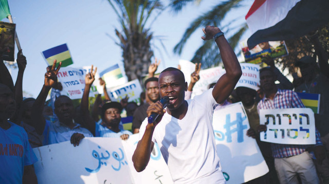 מחאת עובדים זרים בתל אביב (צילום: תומר נויברג פלאש 90)