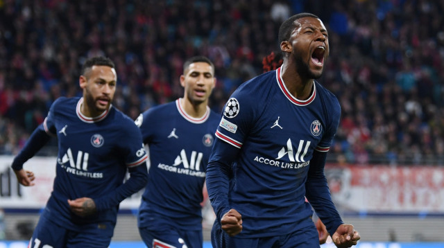 כבש צמד וסידר מהפך לפ.ס.ז'. ויינאלדום חוגג (צילום: רויטרס)