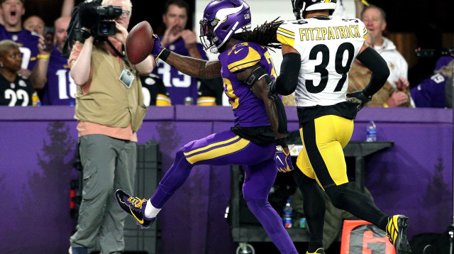 דלווין קוק מינסוטה ויקינגס מול מינקה פיצפטריק פיטסבורג סטילרס (צילום: GettyImages, David Berding)