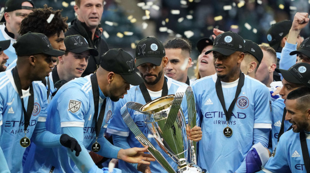 שחקני ניו יורק סיטי חוגגים זכייה באליפות ה-MLS (צילום: רויטרס)