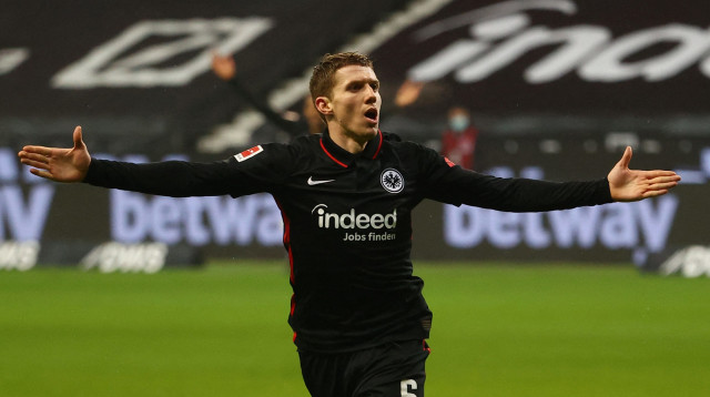 הופעה מרשימה של פרנקפורט. כריסטיאן יאקיץ' חוגג (צילום: רויטרס)