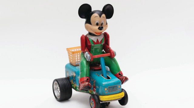 מיקי מאוס על תלת אופן, שנות ה-50 (צילום: ארמנו טידיסקי)