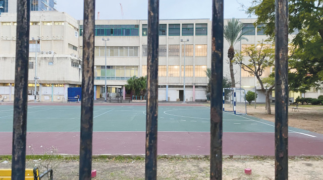 בית הספר הגימנסיה בתל אביב (צילום: אבשלום ששוני)