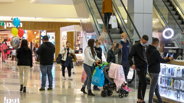 אנשים עם מסכה - אילוסטרציה (צילום: מרק ישראל סלם)