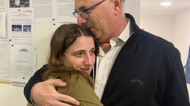 גדעון סער, אלונה סער   (צילום: צילום מסך פייסבוק)