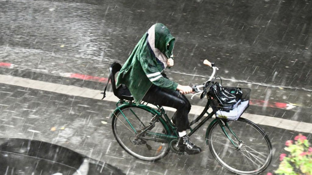 גשם בתל אביב (צילום: אבשלום ששוני)