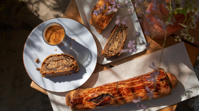עוגת קוקוש הונגרית אופה מלכה המר מאפיית דוד לאור  (צילום: אנטולי מיכאלו)